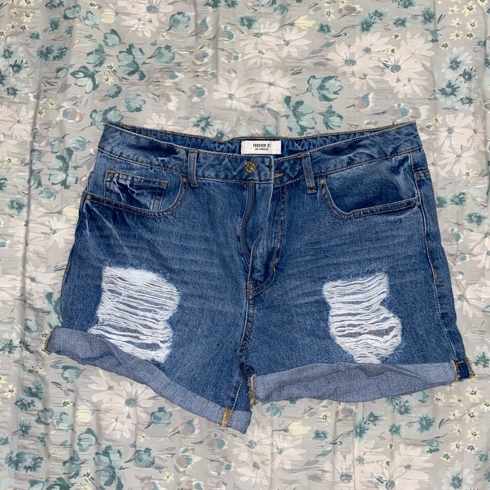 f21 medium wash jean shorts
